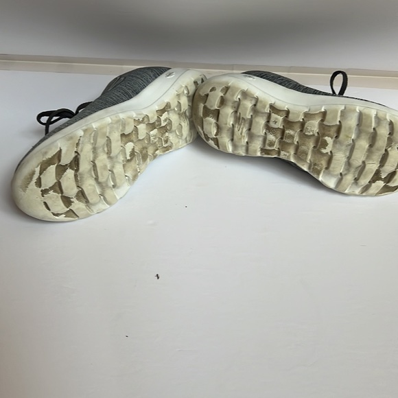 Women’s Sketcher grey walking shoes size 6 - Picture 3 of 5